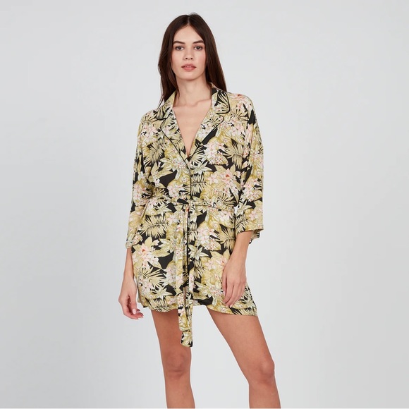 VOLCOM frondly fire coverup . NWT . - Picture 2 of 8